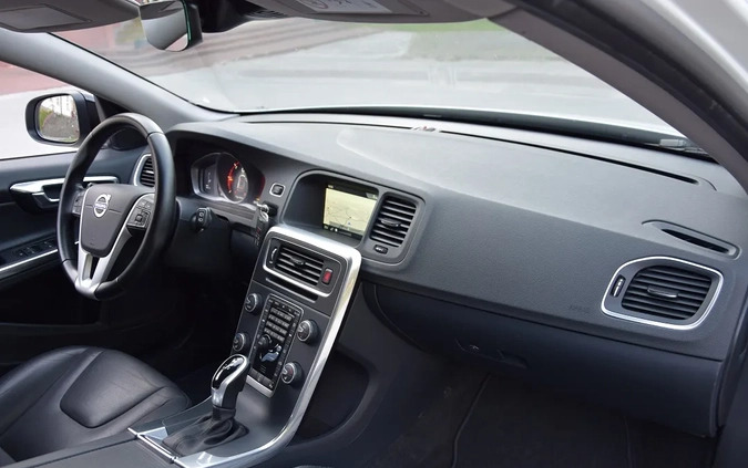 Volvo V60 cena 53900 przebieg: 150000, rok produkcji 2016 z Ryki małe 172